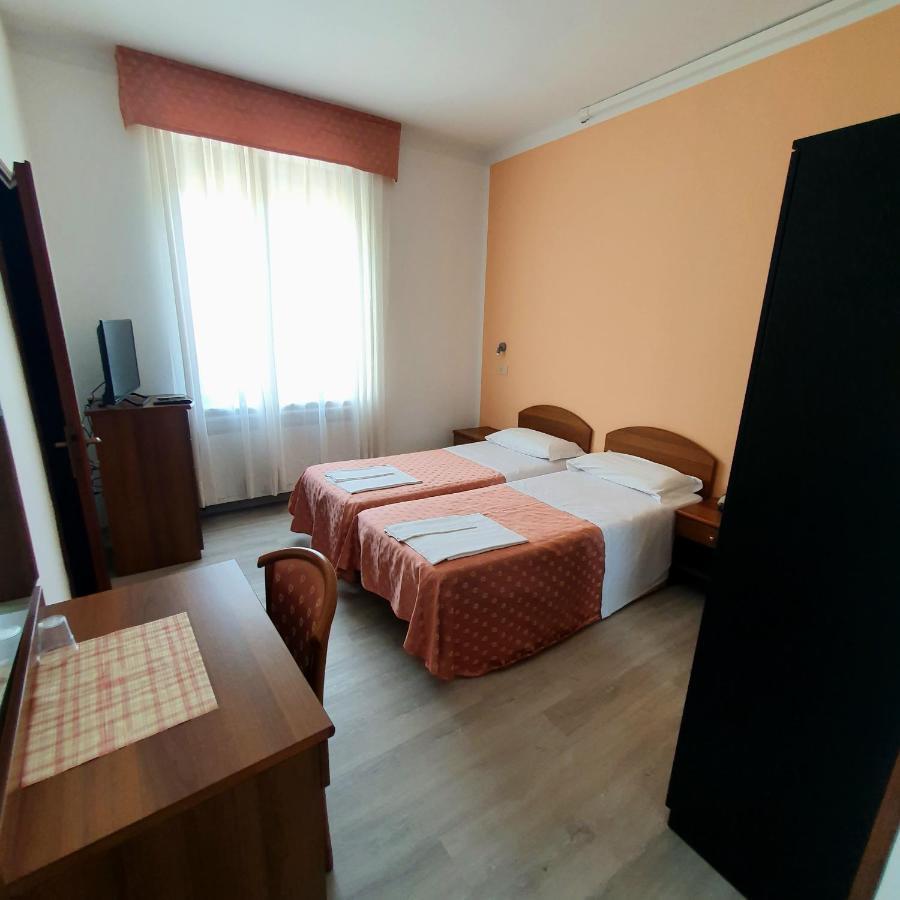 Massa Lombarda Hotel Perla מראה חיצוני תמונה