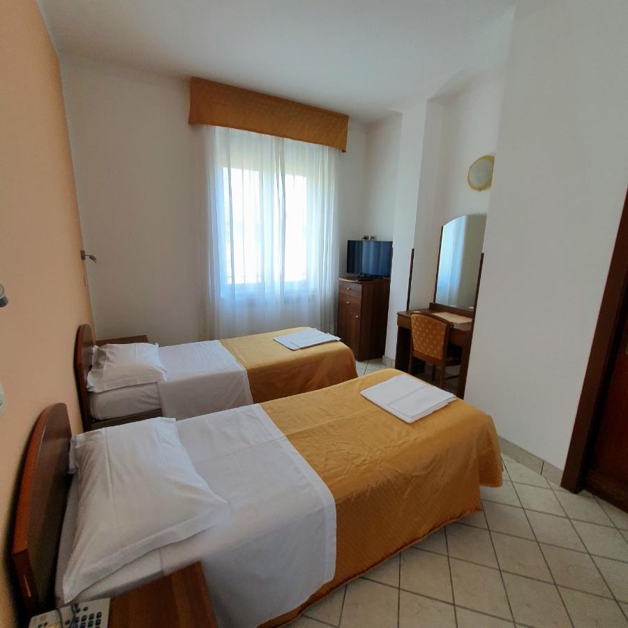 Massa Lombarda Hotel Perla מראה חיצוני תמונה