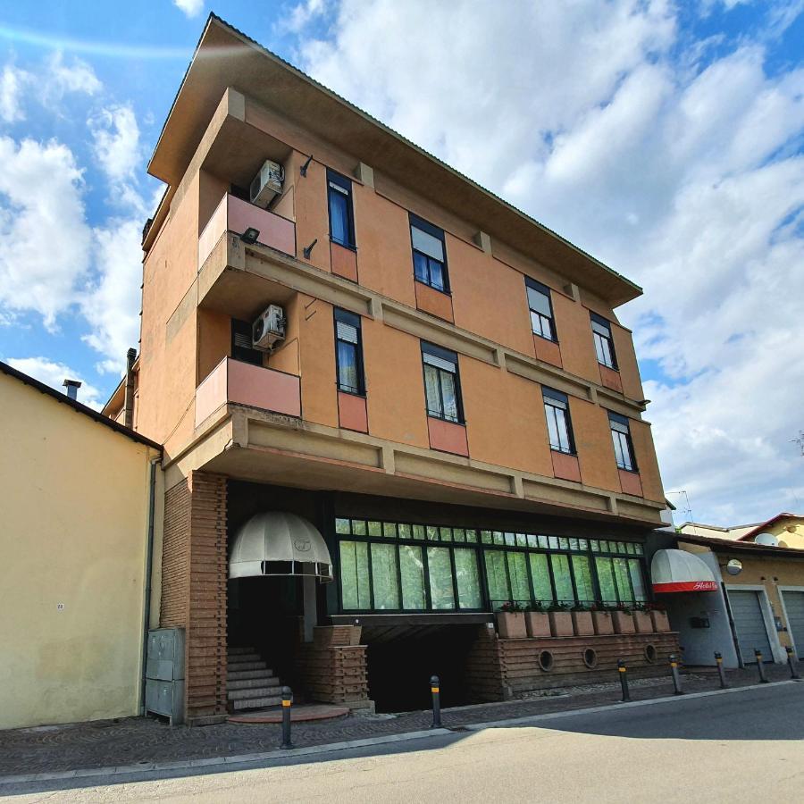 Massa Lombarda Hotel Perla מראה חיצוני תמונה