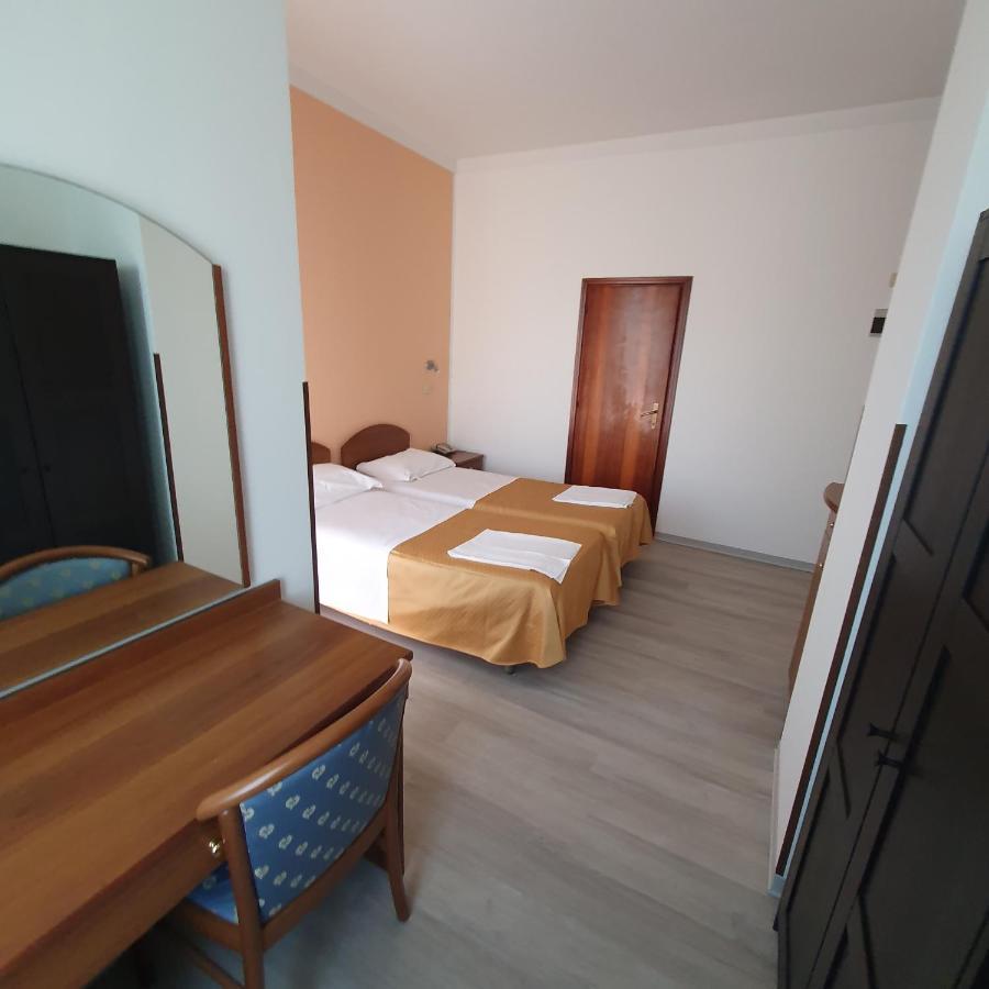 Massa Lombarda Hotel Perla מראה חיצוני תמונה