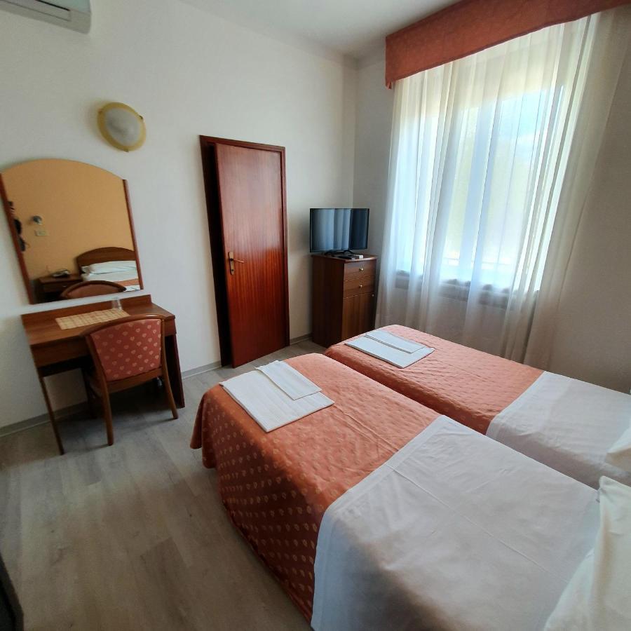 Massa Lombarda Hotel Perla מראה חיצוני תמונה