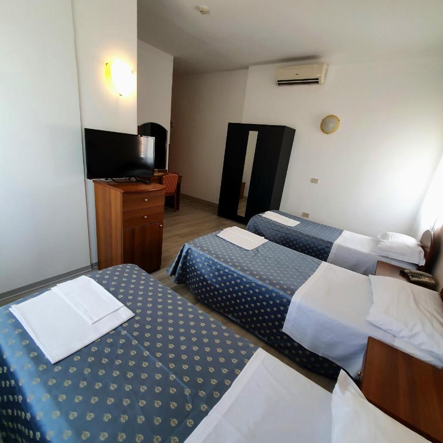 Massa Lombarda Hotel Perla מראה חיצוני תמונה