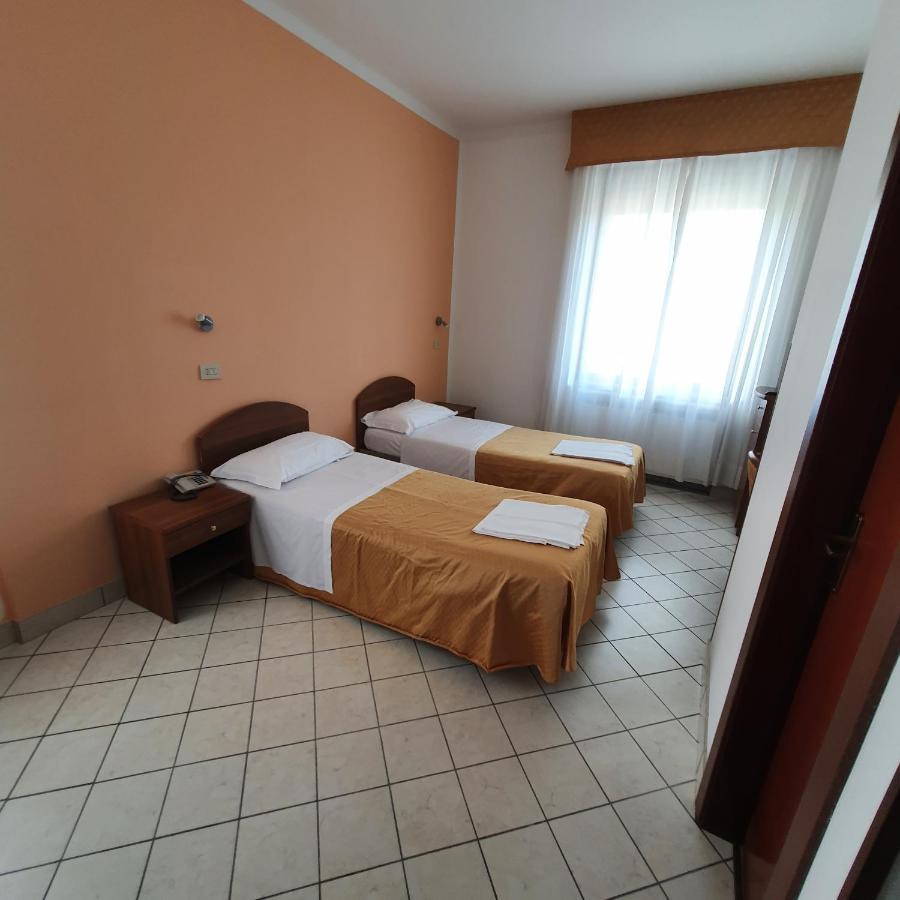 Massa Lombarda Hotel Perla מראה חיצוני תמונה