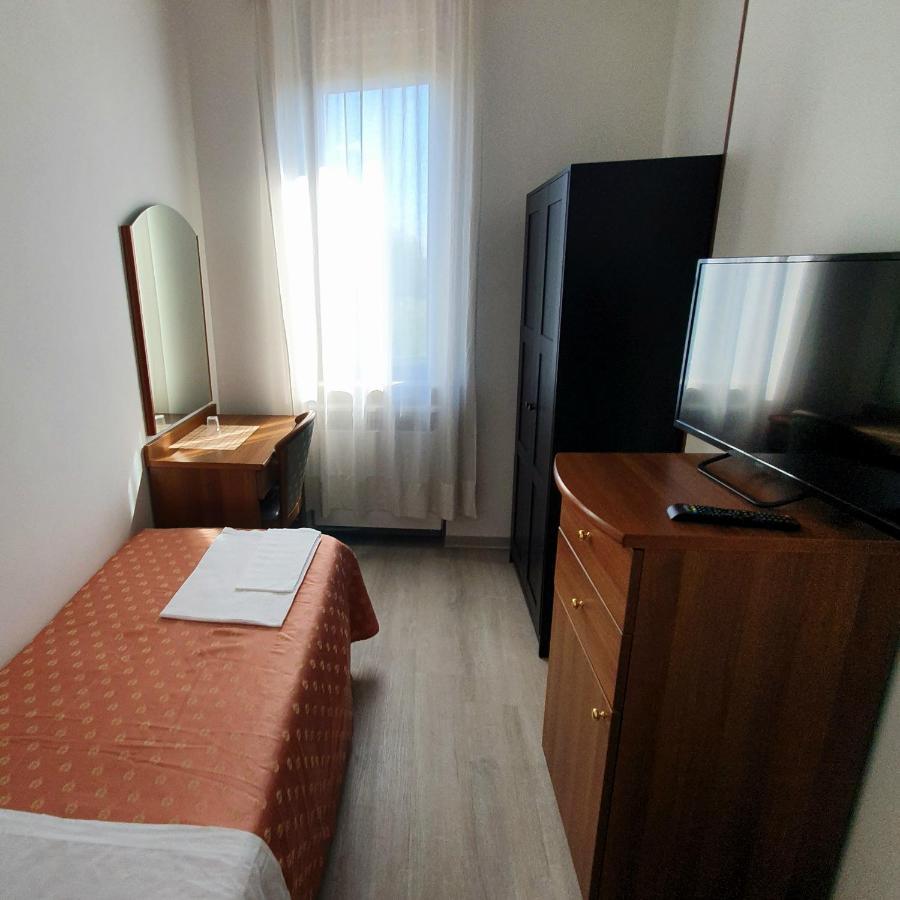 Massa Lombarda Hotel Perla מראה חיצוני תמונה