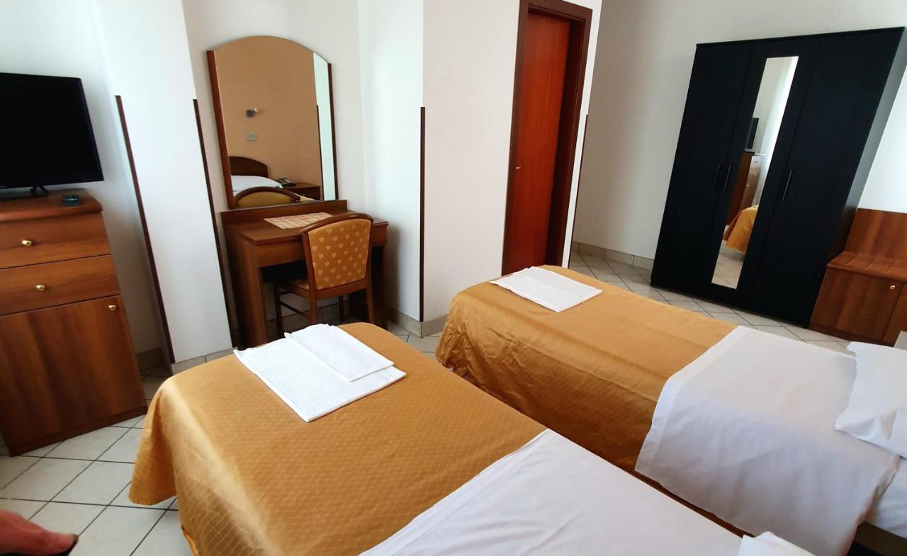 Massa Lombarda Hotel Perla מראה חיצוני תמונה