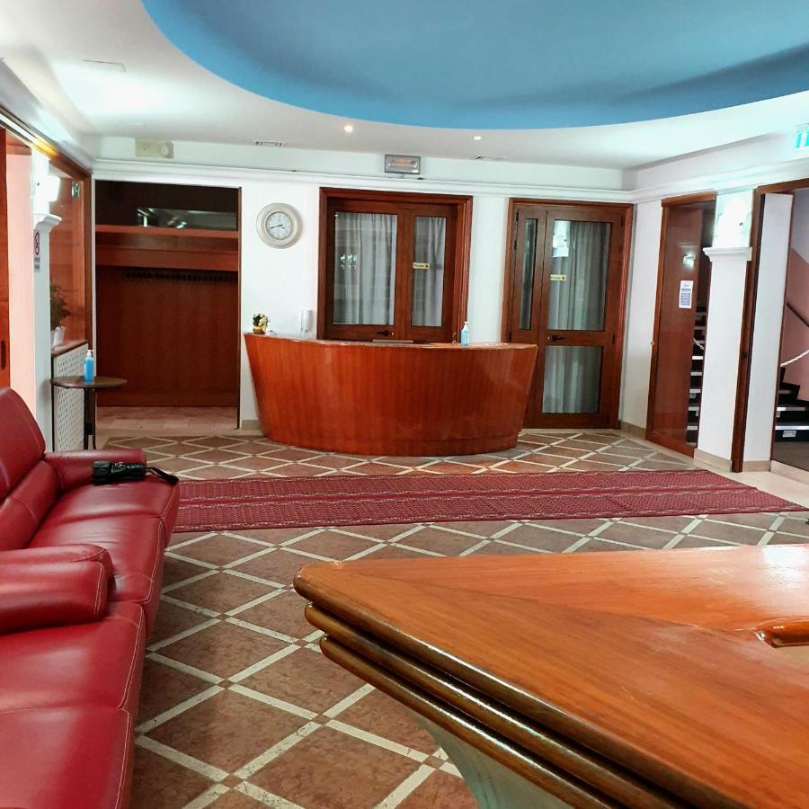 Massa Lombarda Hotel Perla מראה חיצוני תמונה