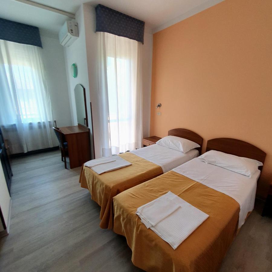 Massa Lombarda Hotel Perla מראה חיצוני תמונה