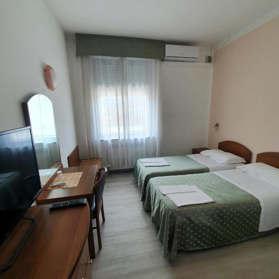 Massa Lombarda Hotel Perla מראה חיצוני תמונה