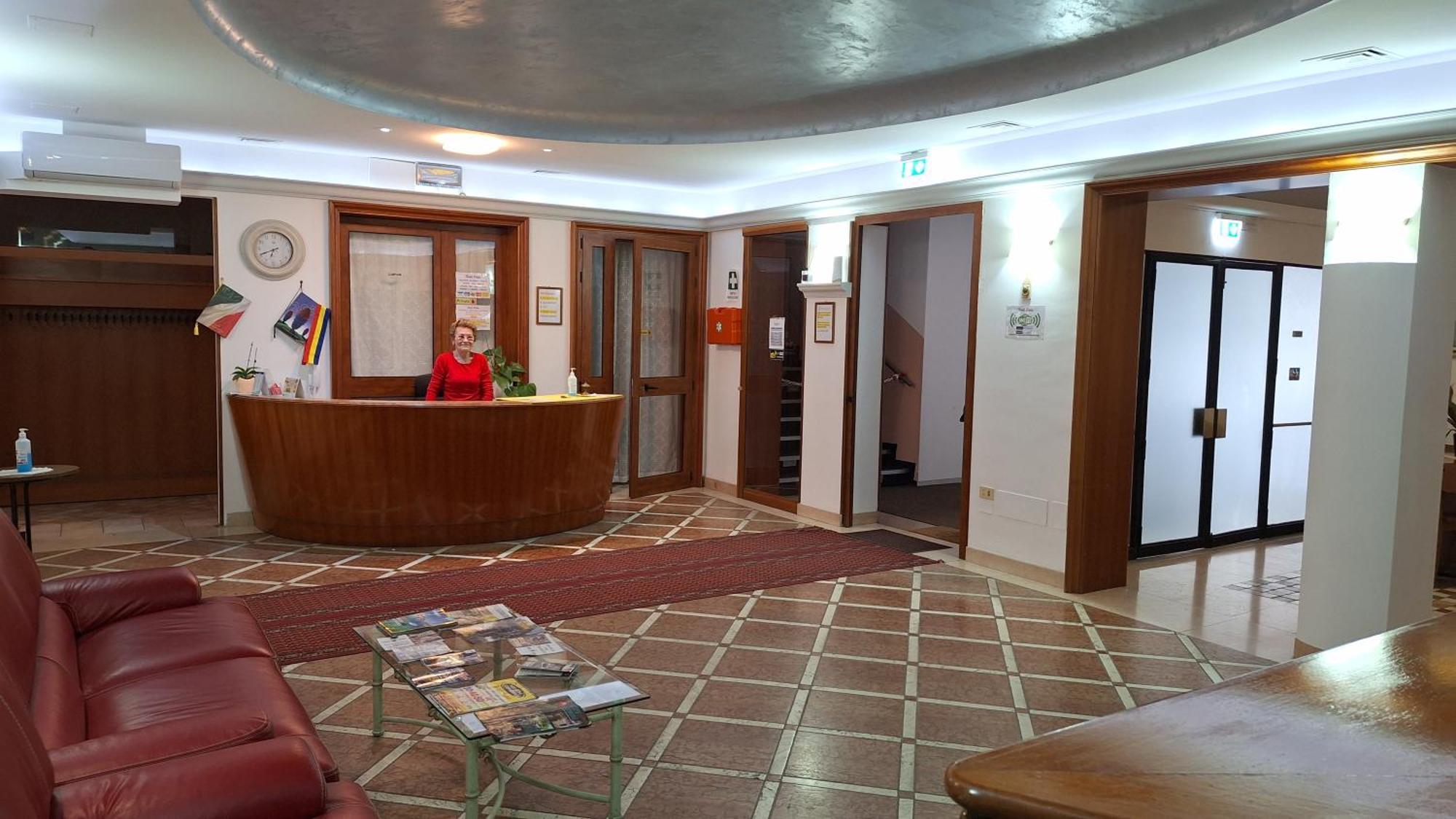 Massa Lombarda Hotel Perla מראה חיצוני תמונה